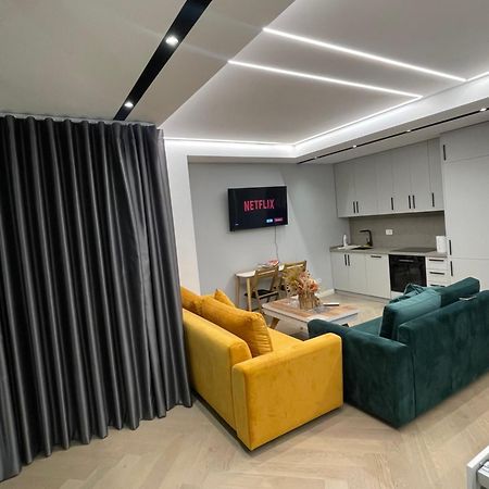Luxury One Bedroom Apartment ティラナ エクステリア 写真