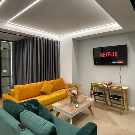 Luxury One Bedroom Apartment ティラナ エクステリア 写真