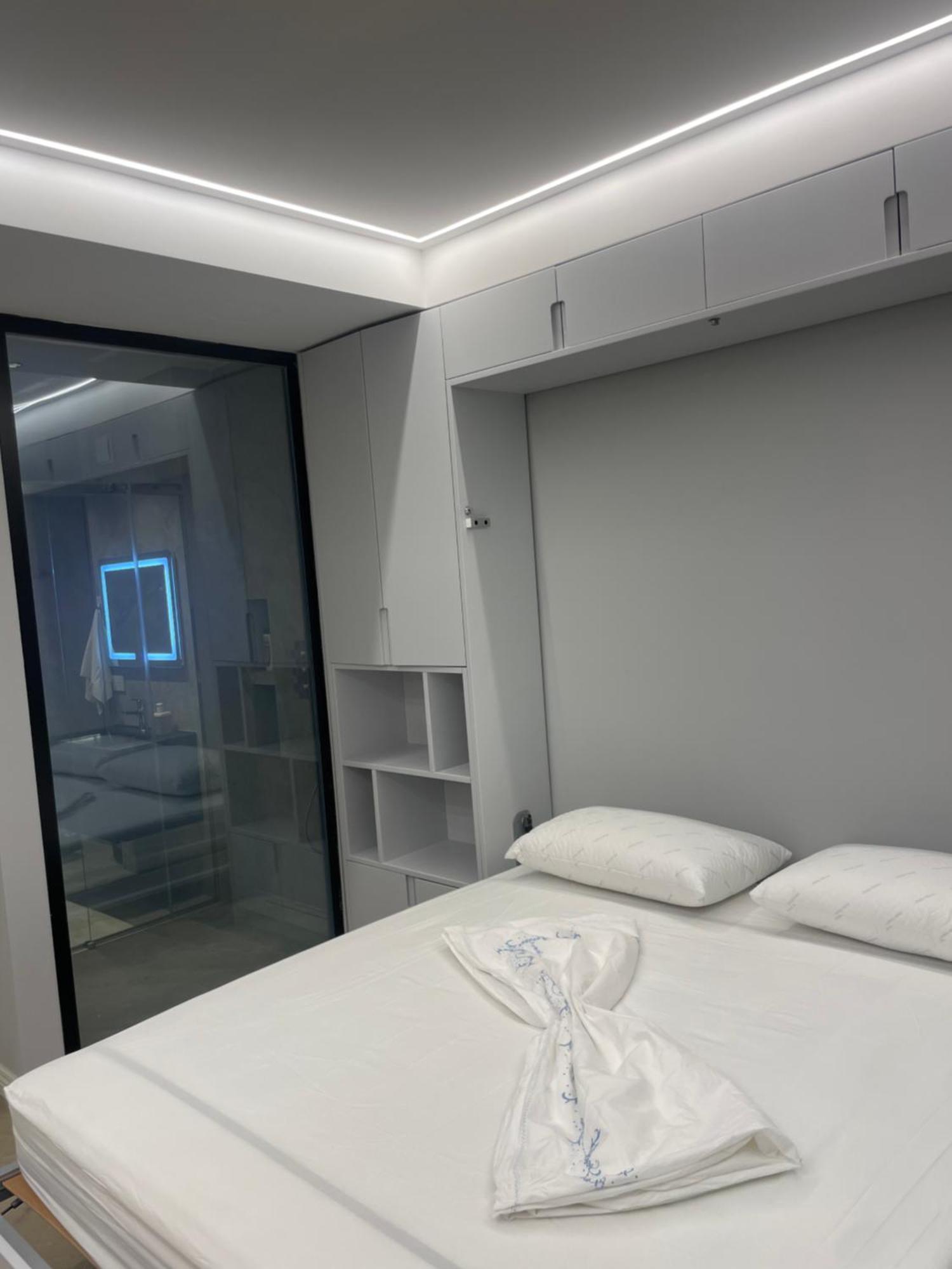 Luxury One Bedroom Apartment ティラナ エクステリア 写真