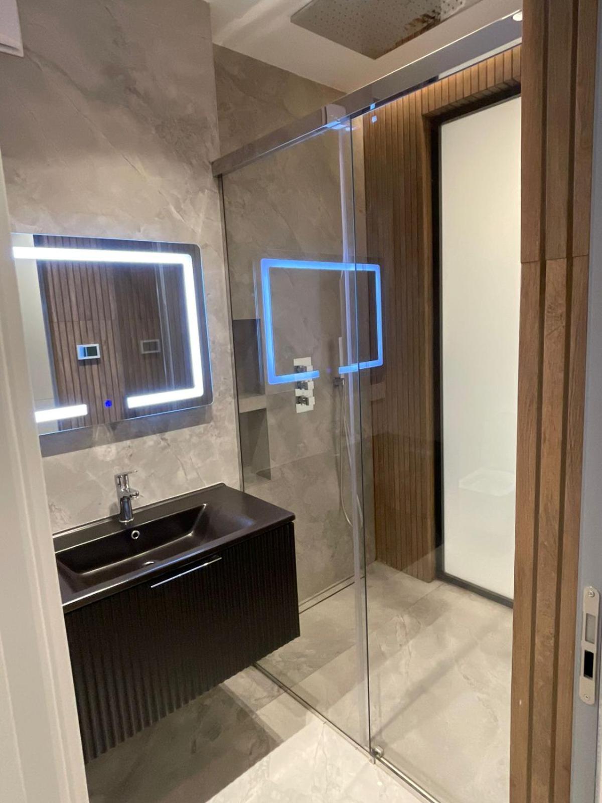 Luxury One Bedroom Apartment ティラナ エクステリア 写真