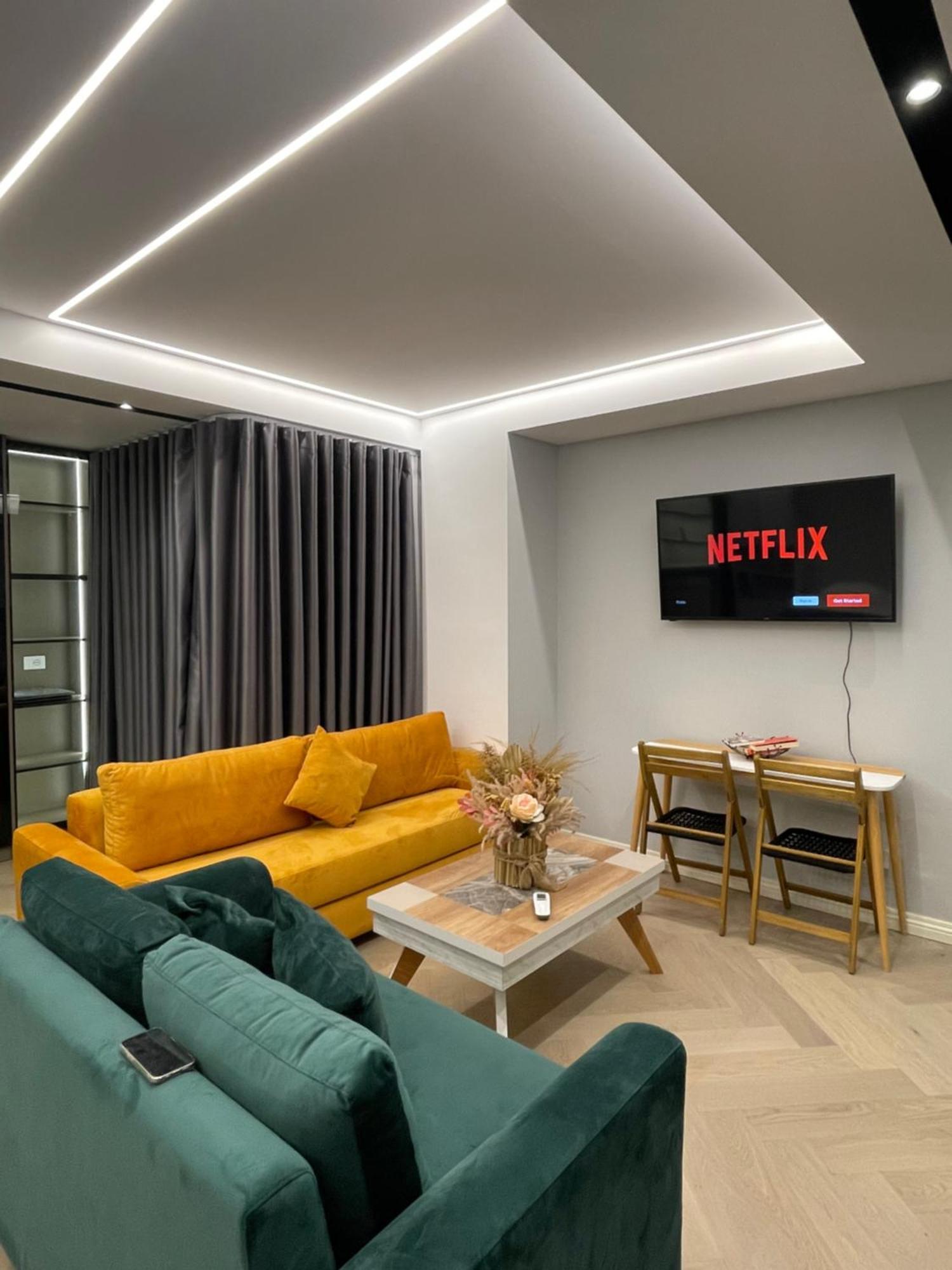 Luxury One Bedroom Apartment ティラナ エクステリア 写真